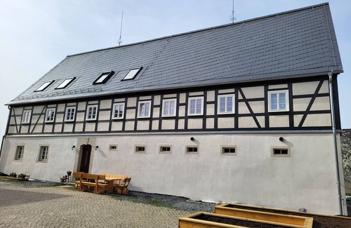 Bischofswerda Appartement | Vacation apartment in a renovated monument (max. 3 persons)