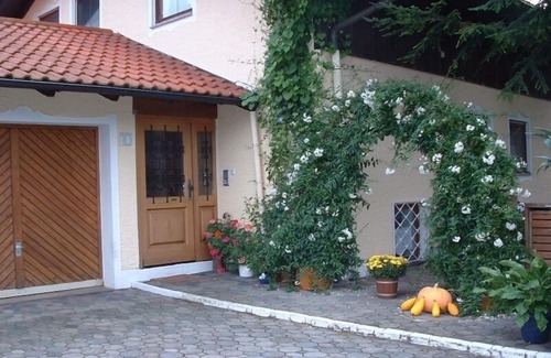 Laufen Appartement | Ferienwohnung 90m², 3 Schlafräume bis 5 Personen, große Wohnküche, Bad mit Badewanne und Dusche, WC extra, Kabel-Sat.TV