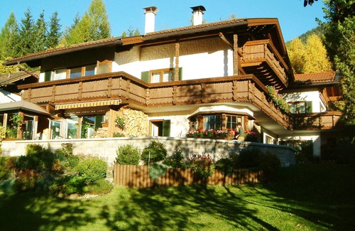 Mittenwald Appartement | Comfortable, lovingly furnished 2-room apartment with mountain views on the edge of the forest