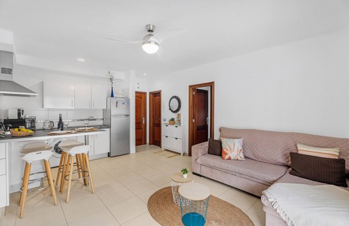 Bajamar Appartement | Appartement de vacances 'Bajamar En Armonía' avec vue sur la montagne, piscine partagée et Wi-Fi