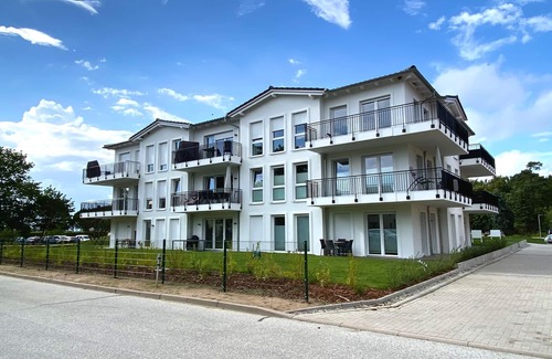 Kuehlungsborn Appartement | Vacation apartment Tor zum Meer new build with sauna, elevator and underground parking