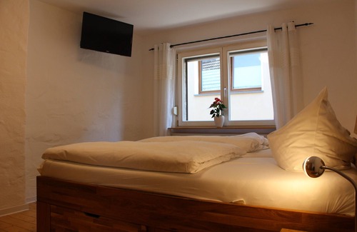 Nickenich Appartement | Apartment / hiking / sightseeing