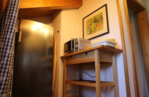 Langweid Appartement | Himmel+Berge-Ferienwohnung, 65 qm, 2 Schlafzimmer, Wohnzimmer mit Schlafcouch, Eßecke, Küchenzeile, Dusche, WC, Balkon
