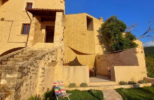 Tione degli Abruzzi Appartement | Vacation apartment in a 16th century guard house with a fantastic view
