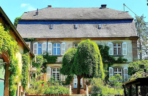 Hilbringen Appartement | Vacation apartment in the castle "Hesse von Hilbringen" - Schloss Hilbringen