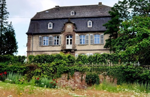 Hilbringen Appartement | Vacation apartment in the castle "Hesse von Hilbringen" - Schloss Hilbringen