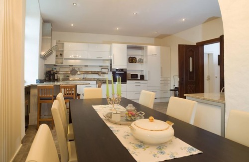 Hilbringen Appartement | Vacation apartment in the "Jean Huart" farm wing - Hilbringen Castle