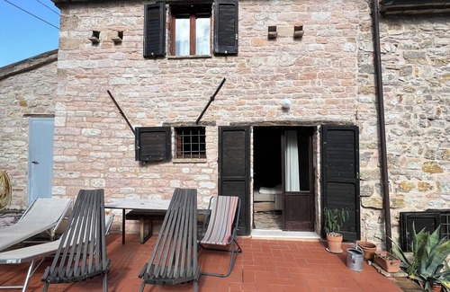 Furlo Appartement | Vacation apartment in the middle of paradise, on Monte Paganuccio / Marche. Nature and tranquillity.