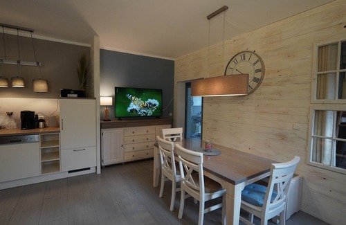 Serrahn Appartement | Vacation apartment "Kranich" on Lake Krakow with terrace and playroom