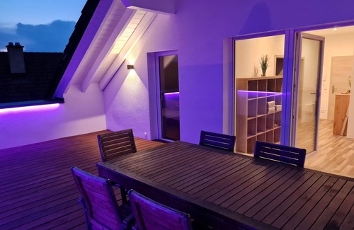 Ostringen Appartement | Vacation apartment "Penthouse Tiefenbach" with private wooden terrace on the roof and WLAN
