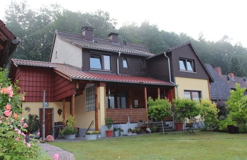 Amelith Maison | Vacation apartment, shower, WC, 2 bedrooms - Ferienhaus Buren-Hof