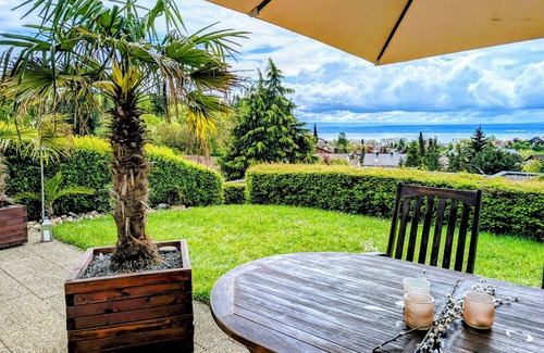 Daisendorf Appartement | Vacation apartment with a view of Lake Constance under palm trees
