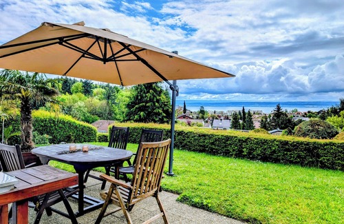 Daisendorf Appartement | Vacation apartment with a view of Lake Constance under palm trees