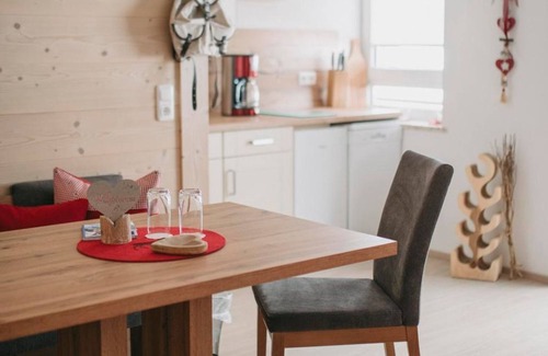 Rofleuten Appartement | Vacation apartment Waldglück - Guesthouse Sonnenplatzerl