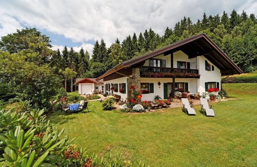Zwieselberg Appartement | Vacation apartment Wiesenblick 84sqm with balcony and garden