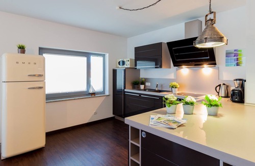 Altefaehr Appartement | Vacation apartment Zeitlos with sun and lake view - Ferienwohnung Zeitlos