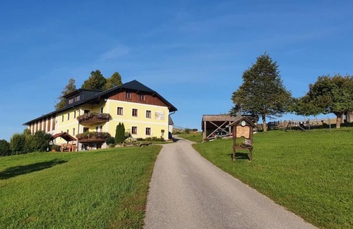 Waidhofen An Der Ybbs Appartement | Vacation apartment (65 sqm) with balcony and view of the Waidhofen valley