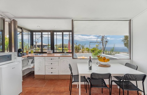 Armenime Appartement | Vacances 'Beautiful Sea View and Pool Finca 3' avec piscine partagée, terrasse privée et Wi-Fi