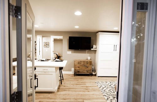 Sandy Appartement | Bonheur de vacances! Le rêve du skieur! Spa / spa couvert, foyer, vues sur la montagne.