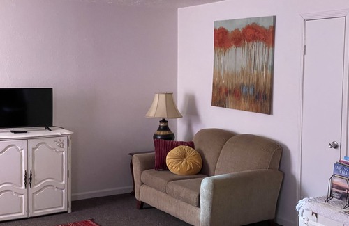 Hardy Appartement | Vacation Condo #5 2BR with full kitchen, walk to river and shops, pets welcome