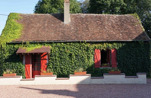 Fours Maison | Maison de vacances avec piscine située dans un village calme en pleine nature