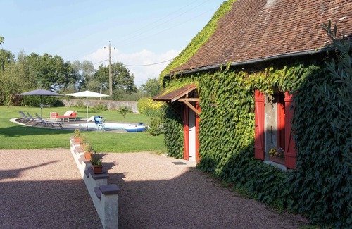 Fours Maison | Maison de vacances avec piscine située dans un village calme en pleine nature