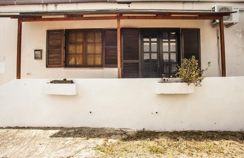 San Giovanni Suergiu Maison | Maison de vacances Casa Lucia avec A/C & Balcon