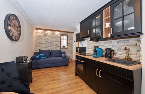 Ulmen Maison | Vacation home by the lake for 6-10 people, by the lake, historic town center