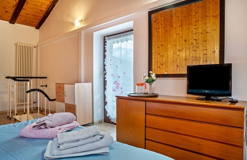 Pergine Valsugana Maison | Vacation Home "Chalet Bella Vita Pergine Valsugana" with Mountain View, Shared Terrace & Wi-Fi