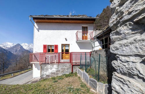 Agro Maison | Casa Comero, près du domaine skiable, avec vue montagne, jardin, terrasse et balcon.
