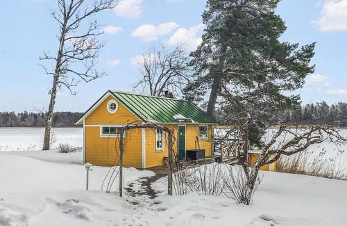 Uppsala Maison | Vacation home directly on the lake, Trehörningen