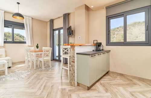 Totalan Maison | Maison de vacances 'Era del Puerto 1' avec vue sur les montagnes, piscine, 2 balcons & Wi-Fi