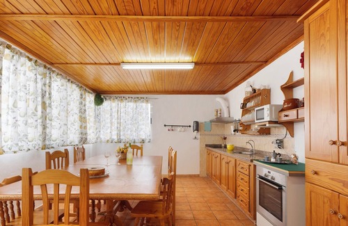 Las Arenas Maison | Vacation Home "Casa Burgado" with Sea View, Private Terrace & Wi-Fi