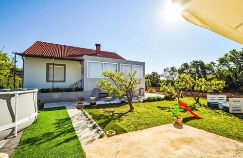 Tinj Maison | Maison Ivan by Interhome