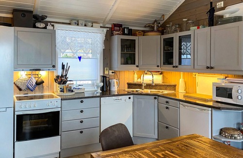 Grovfjord Maison | Vacation home in first row to the water