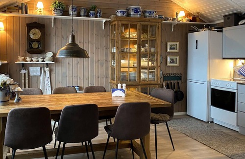 Grovfjord Maison | Vacation home in first row to the water