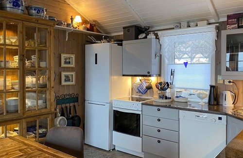 Grovfjord Maison | Vacation home in first row to the water