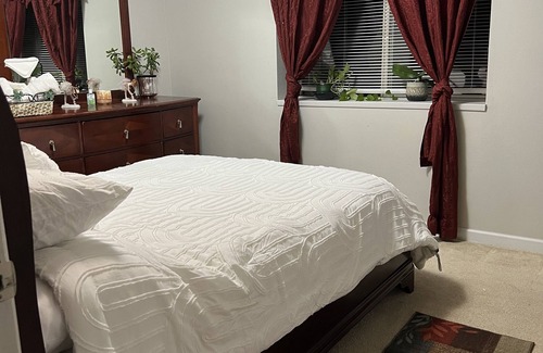 Altamont Maison | Vacation Home in Klamath Falls, 4 Bed, 2 Bath, 10 People Max. Pet Friendly