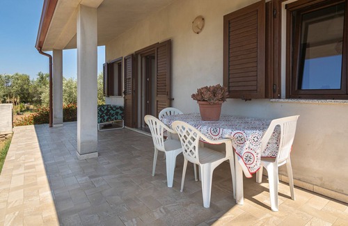 Sant'Anna Arresi Maison | Maison de vacances 'Villa Adriana 3' avec vue sur les montagnes, terrasse privée & Wi-Fi