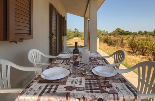 Sant'Anna Arresi Maison | Maison de vacances 'Villa Adriana 1' avec vue sur les montagnes, terrasse privée & Wi-Fi