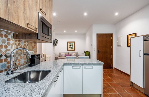 Durcal Appartement | Vacation Home "La Fuente" with Lake View, Shared Pool & Wi-Fi