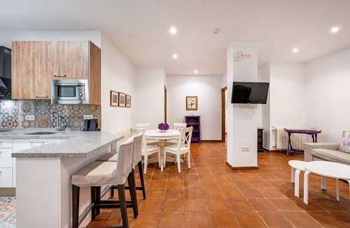 Durcal Appartement | Vacation Home "La Fuente" with Lake View, Shared Pool & Wi-Fi