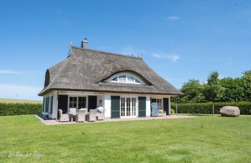Puddemin Maison | Vacation home Lindenfels in the south of the island of Rügen