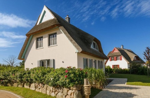 Parow Appartement | Vacation home "Nautilus" with covered loggia and view of Rügen