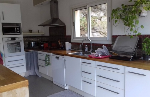 Castelli Villa | Maison de Vacances sur la Côte d'Azur, avec piscine, balançoire, trampoline