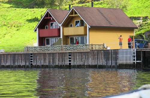 Hoyanger Maison | Vacation home Sognefjord - several motorboats with 9.9 hp to 60 hp for hire!