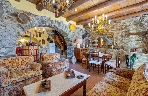 Seui Historic Centre Maison | Casa de vacaciones "Su Cuccumeu" con vistas a la montaña, balcón y Wi-Fi