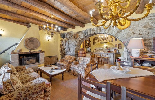 Seui Historic Centre Maison | Casa de vacaciones "Su Cuccumeu" con vistas a la montaña, balcón y Wi-Fi