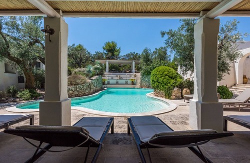 Racale Maison | Maison de vacances "Tia Maria Country Inn - Trilocale 102" avec piscine, terrasse et jardin
