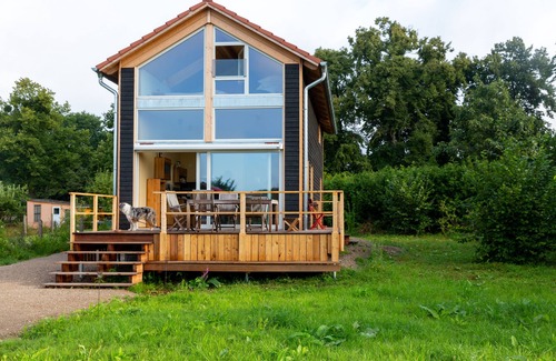 Neukalen Maison | Vacation home with private sauna and private access/jetty to the Peene